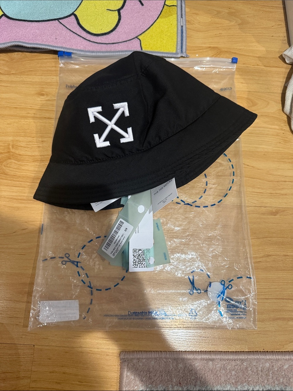 Off White Arrow Bucket Hat - Black & White